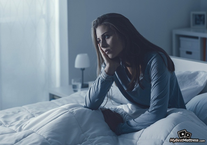 Cognitive behavioral therapy for insomnia: woman unable to sleep